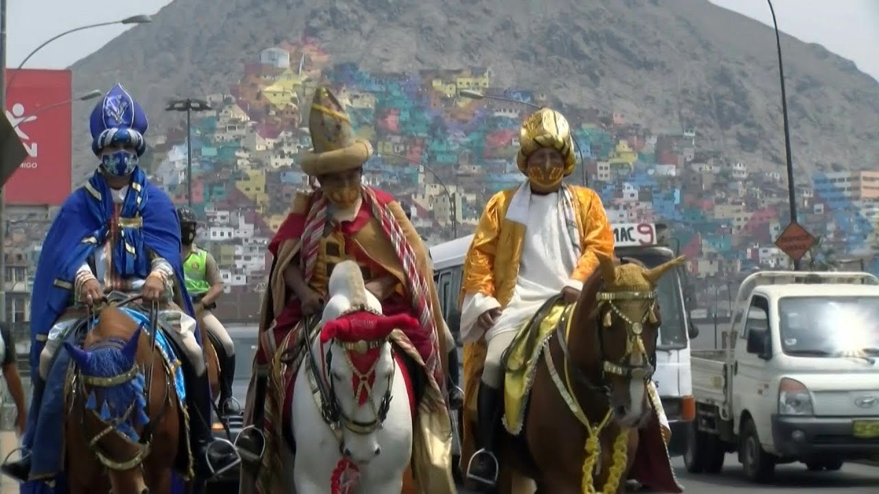 Peruvian police tour Lima dressed up as the Three Wise Men | AFP