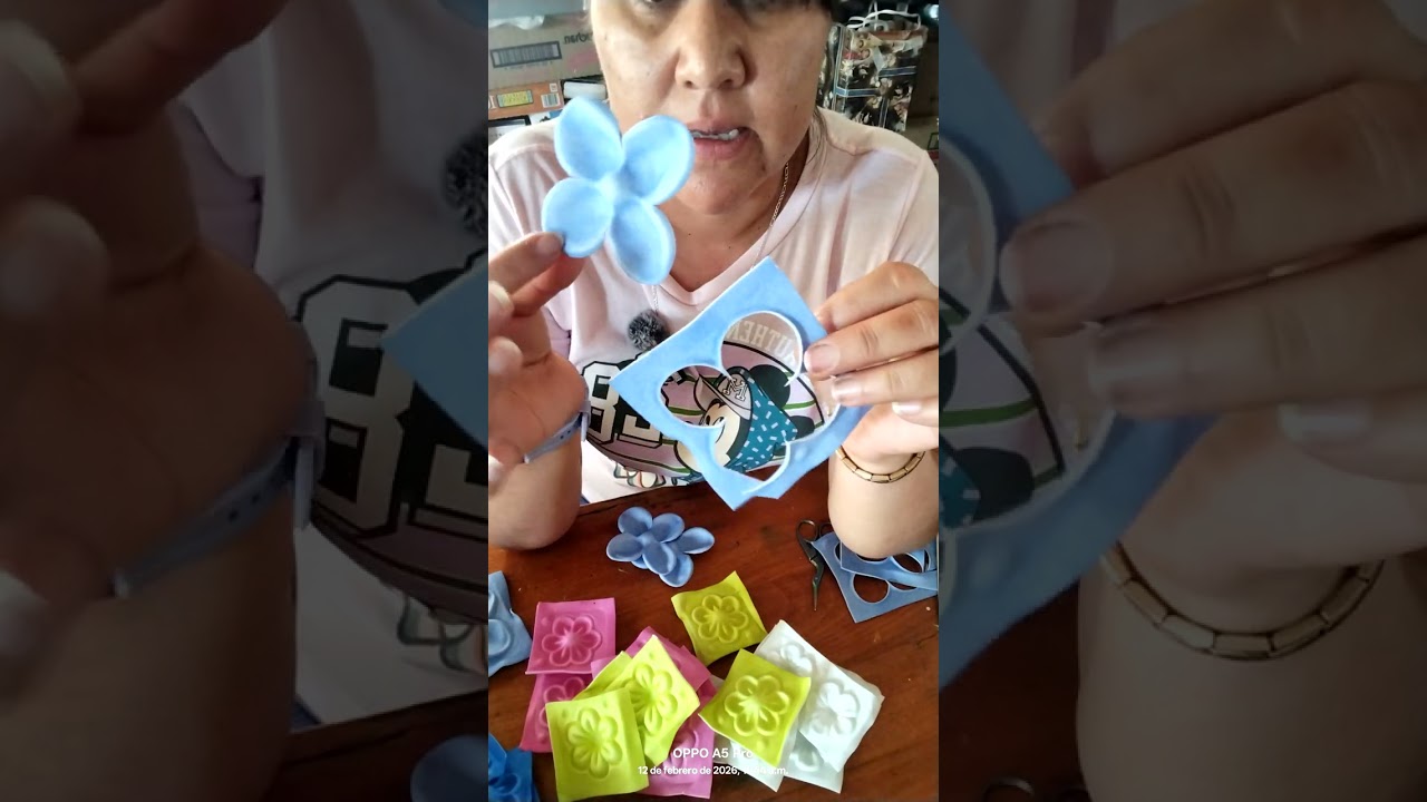Proceso de termoformado y recortar ✂️ de la flor para el tocado o peineta 🪮✨