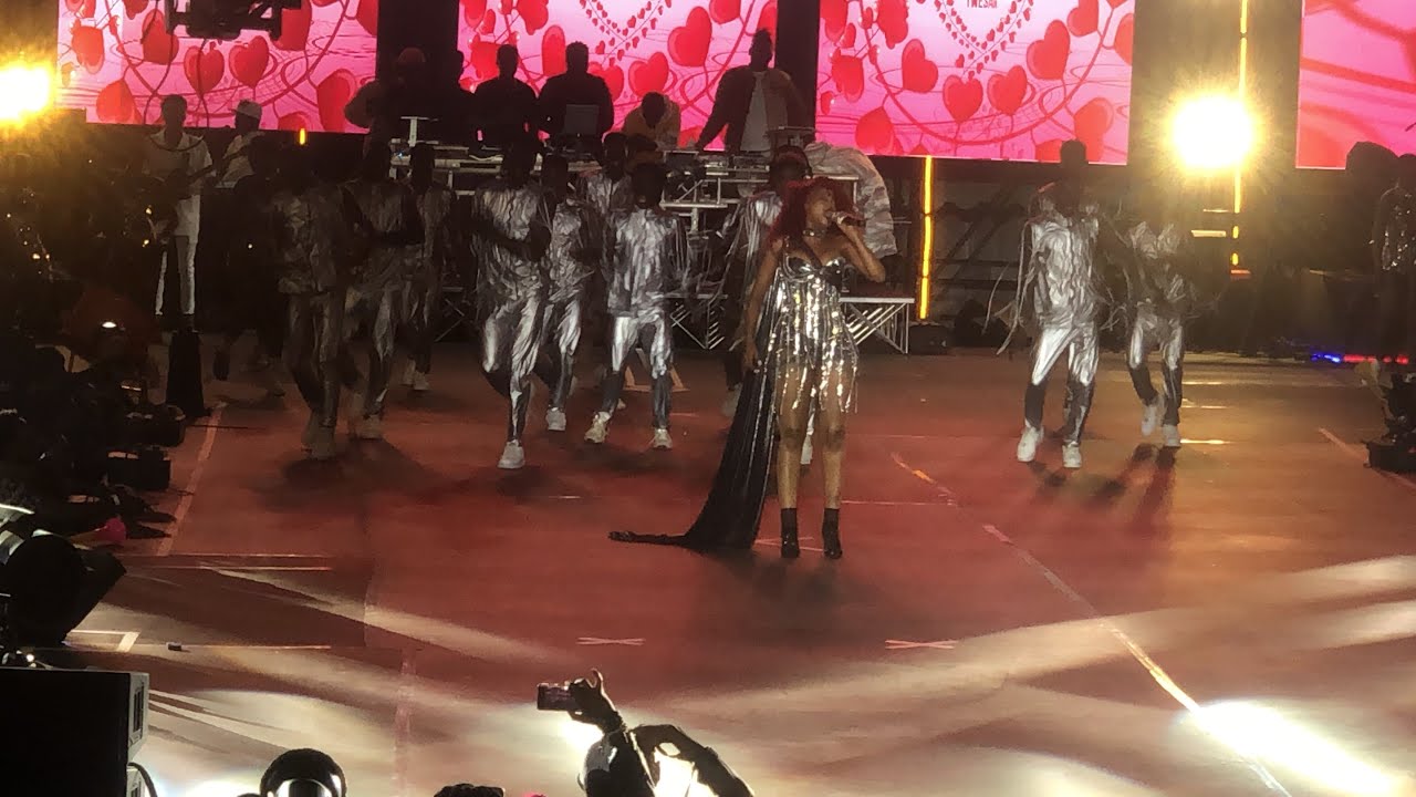 SHEEBAH LIVE PERFORMANCE AT KOLOLO BATTLE CINDY VS SHEEBAH YOLO FEST