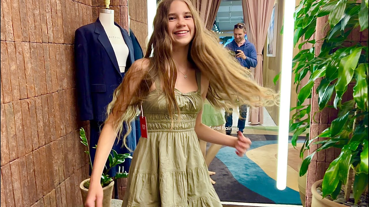 Shopping in Los Angeles - Karolina Protsenko