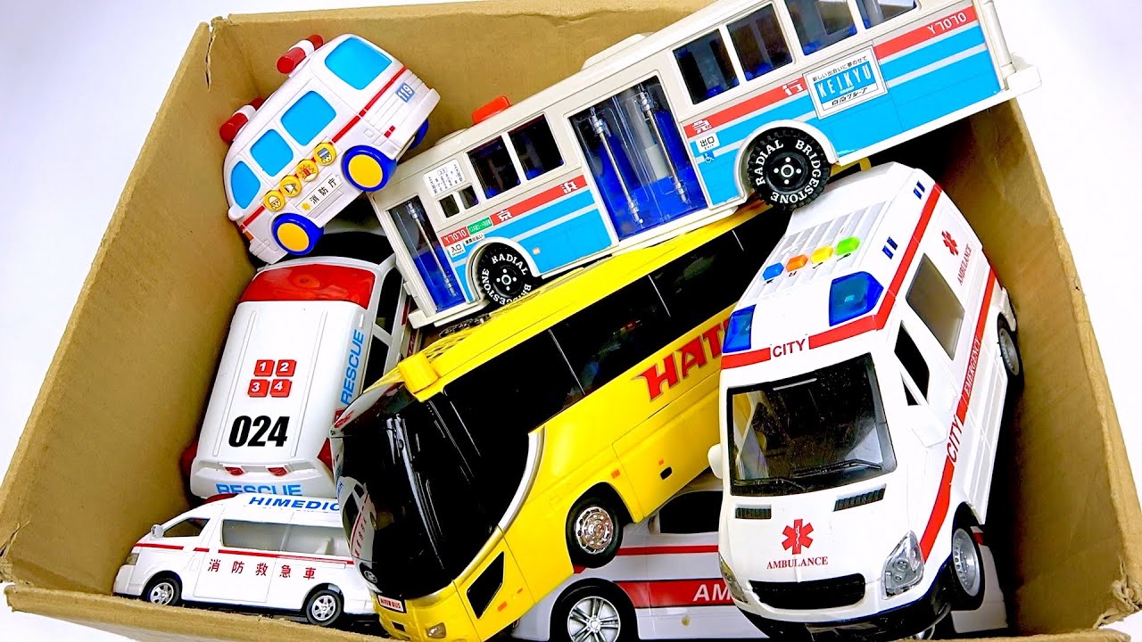 救急車とバスのミニカーが走る！緊急走行テスト！サイレンあり＆坂道走る。