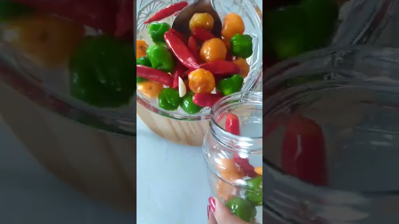 Conserva de pimentas na cacha&ccedil;a