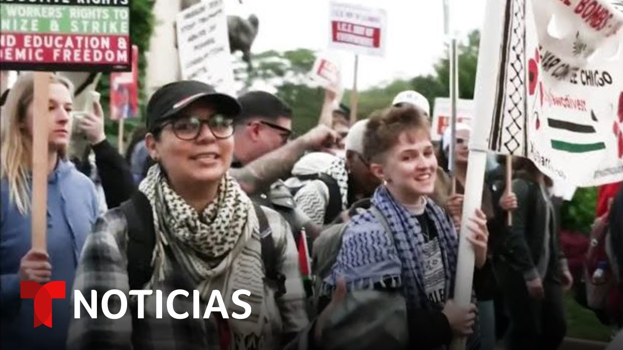 Cientos de personas protestan en Chicago contra inminentes redadas del Gobierno | Noticias Telemundo