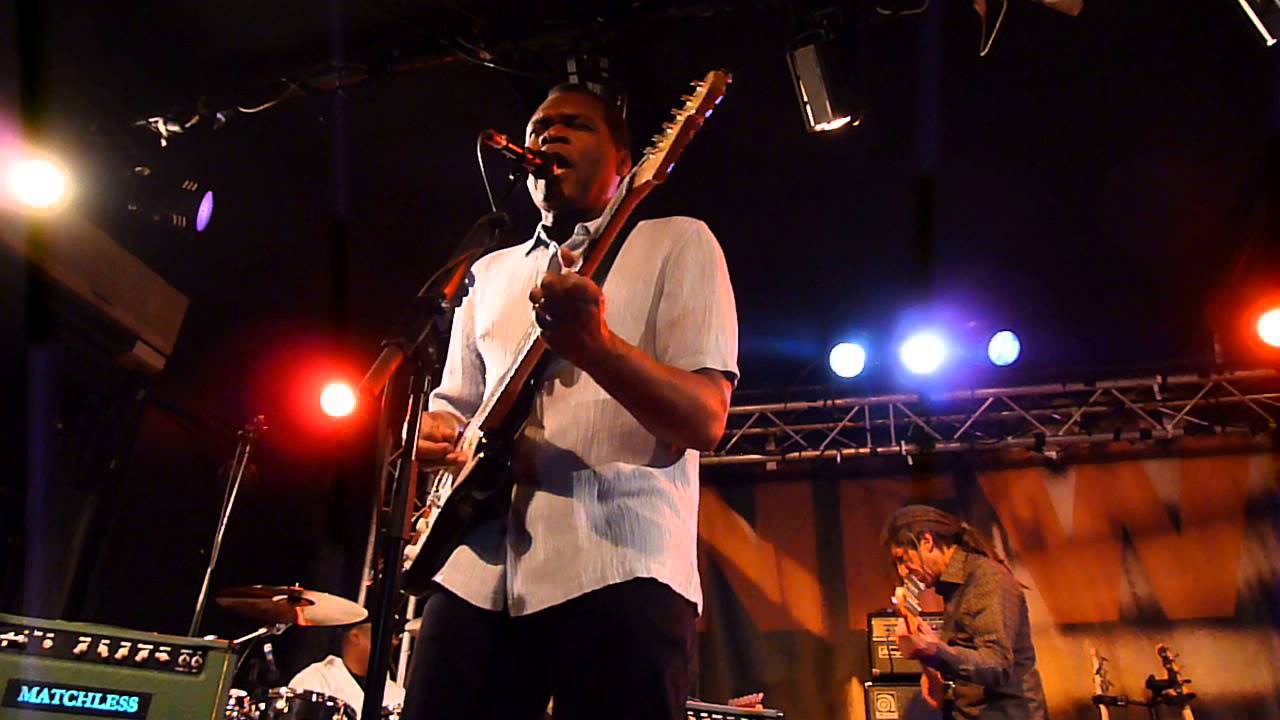 ROBERT CRAY - Blues Get Off My Shoulder - Paris 2013
