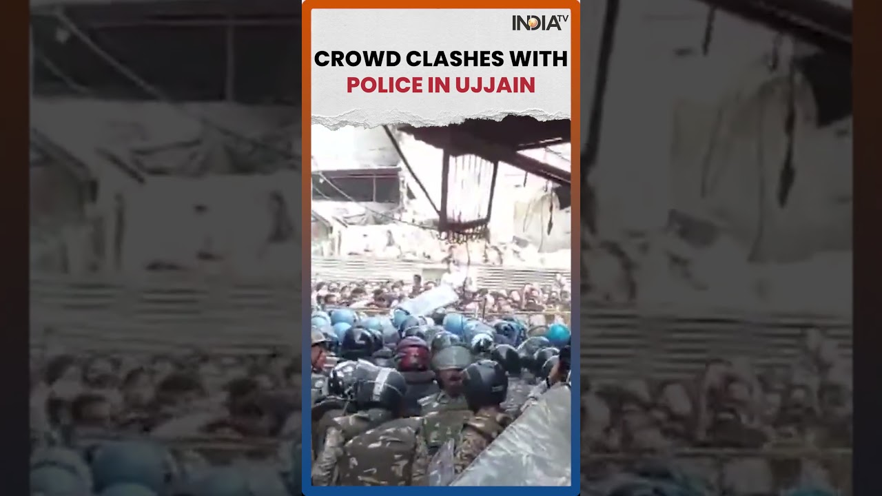 Ujjain Shahi Masjid Row Turns Violent, Police Use Tear Gas To Control Crowd #shorts #ujjain