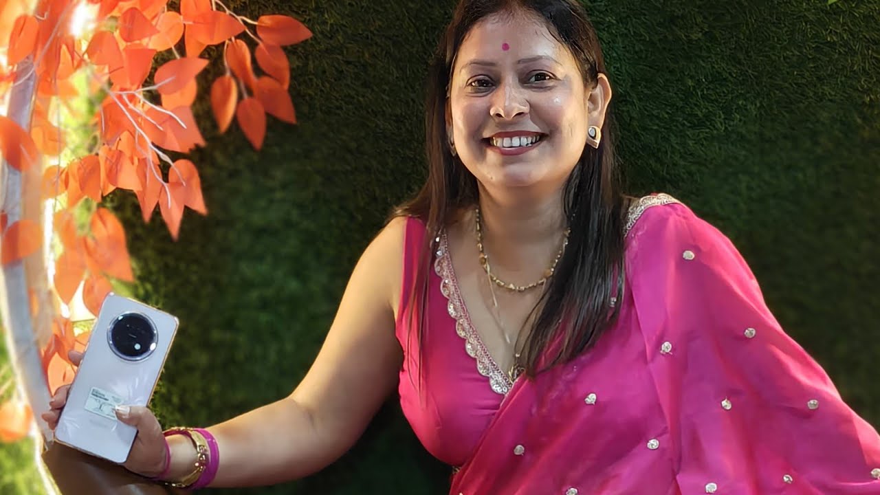 Apoorva Tiwari is live pls come n join like my live return from two I'd