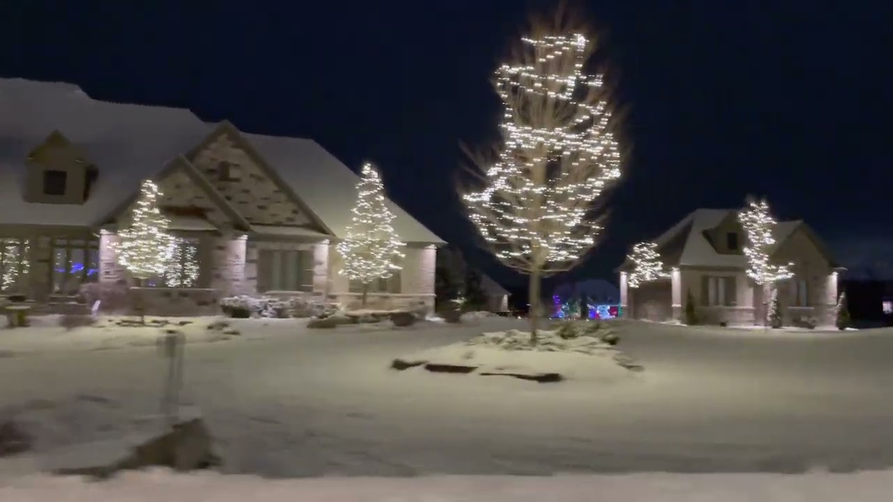 Christmas Eve in Downtown Toronto Canada | 2021