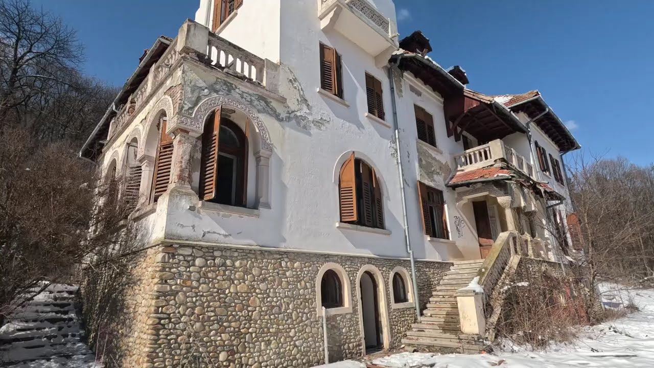 Casa de Protocol a lui Ceausescu , unde isi petrecea vacantele ...Conacul Micescu