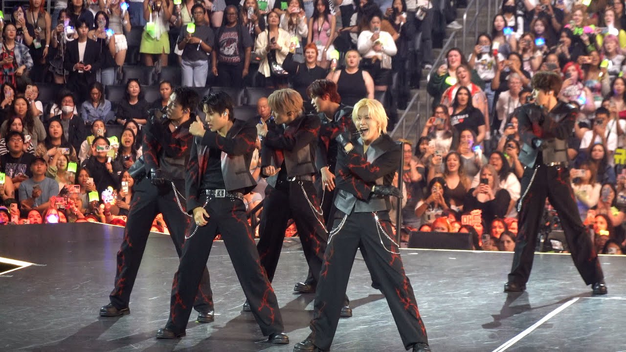NCT 127 (엔시티 127) - 영웅 (英雄; Kick It) | 250802 | KCON LA 2025 | 4K Fancam (직캠)