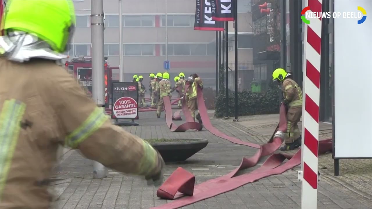 21 03 21 Zeer grote uitslaande brand verwoest woonwinkel Decor Wonen XL Lylantse Baan Capelle aan de