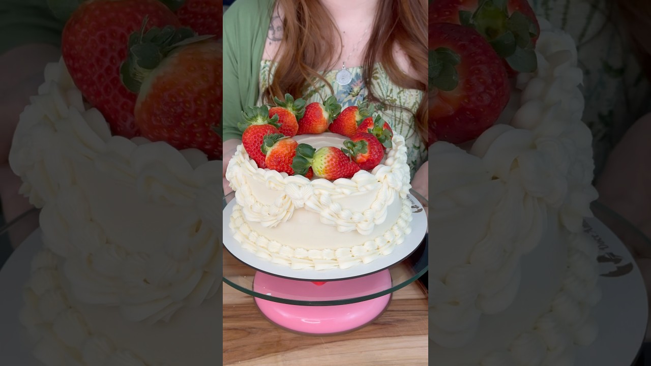 Decorando meu bolo de anivers&aacute;rio #explorar #confeitaria #bolodeaniversario #decorandobolo
