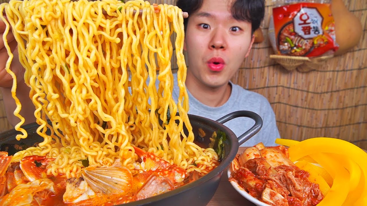 꽃게 넣은 오징어짬뽕라면! 웬만한 해물짬뽕 안 부럽습니다. 국물 좋고 밥은 꼭 맙니다..! CRAB SQUID JJAMBBONG KIMCHI KOREAN FOOD MUKBANG.