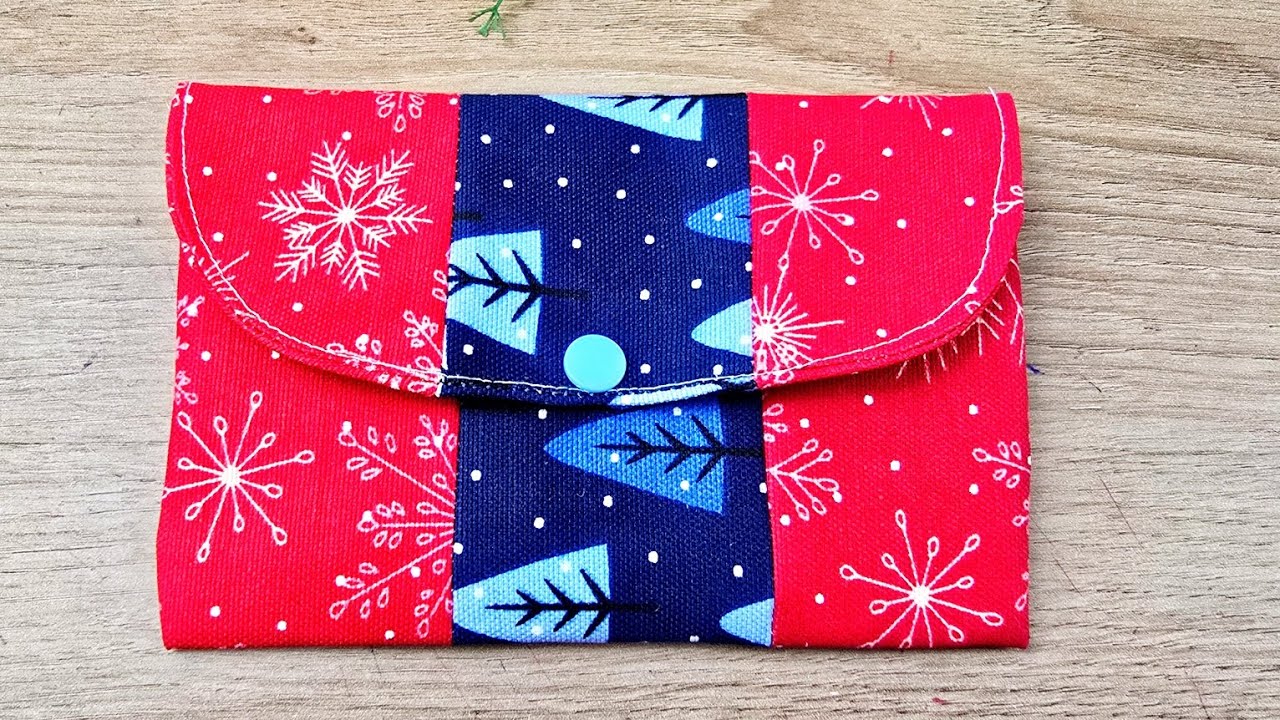 I made a great Christmas gift with a few scrap fabrics. Watch and see...