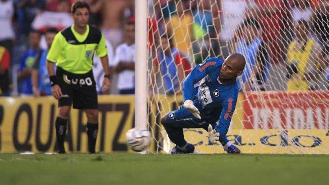 2010 - Botafogo 2 x 1 Flamengo - Jefferson defende p&ecirc;nalti de Adriano - Final Carioca 2010