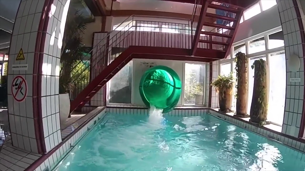 Schwimmbad und Wasserrutsche CenterParcs Parc Sandur