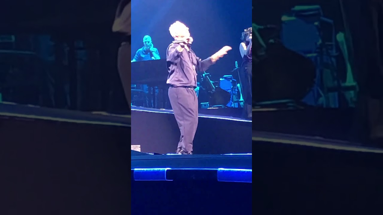 Nouvelle tournée d’Eros 💖 c’était iconique 👍 Encore 3 dates…hâte d’y être ☺️