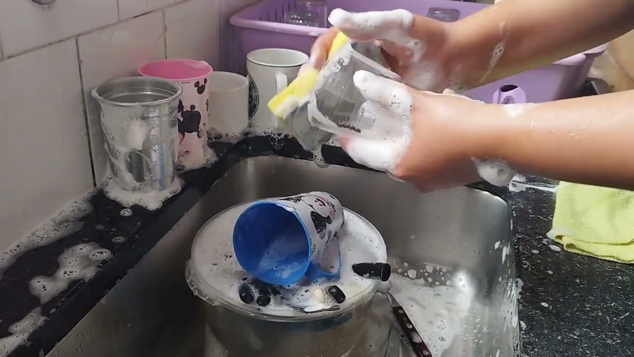 Lavando lou&ccedil;a| v&iacute;deo satisfat&oacute;rio | velocidade normal