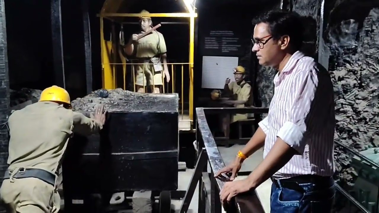 Shooting set cave ' the diary of Manipur ' director sanoj mishra , निर्देशक लेखक सनोज मिश्र 