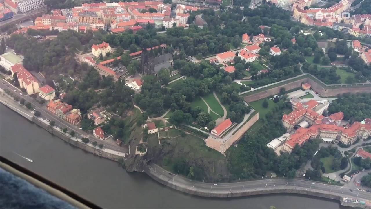 VYHL&Iacute;DKOV&Yacute; LET NAD PRAHOU