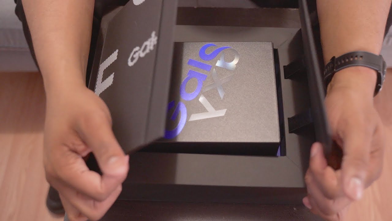 Samsung Galaxy Fold Unboxing - Something Different