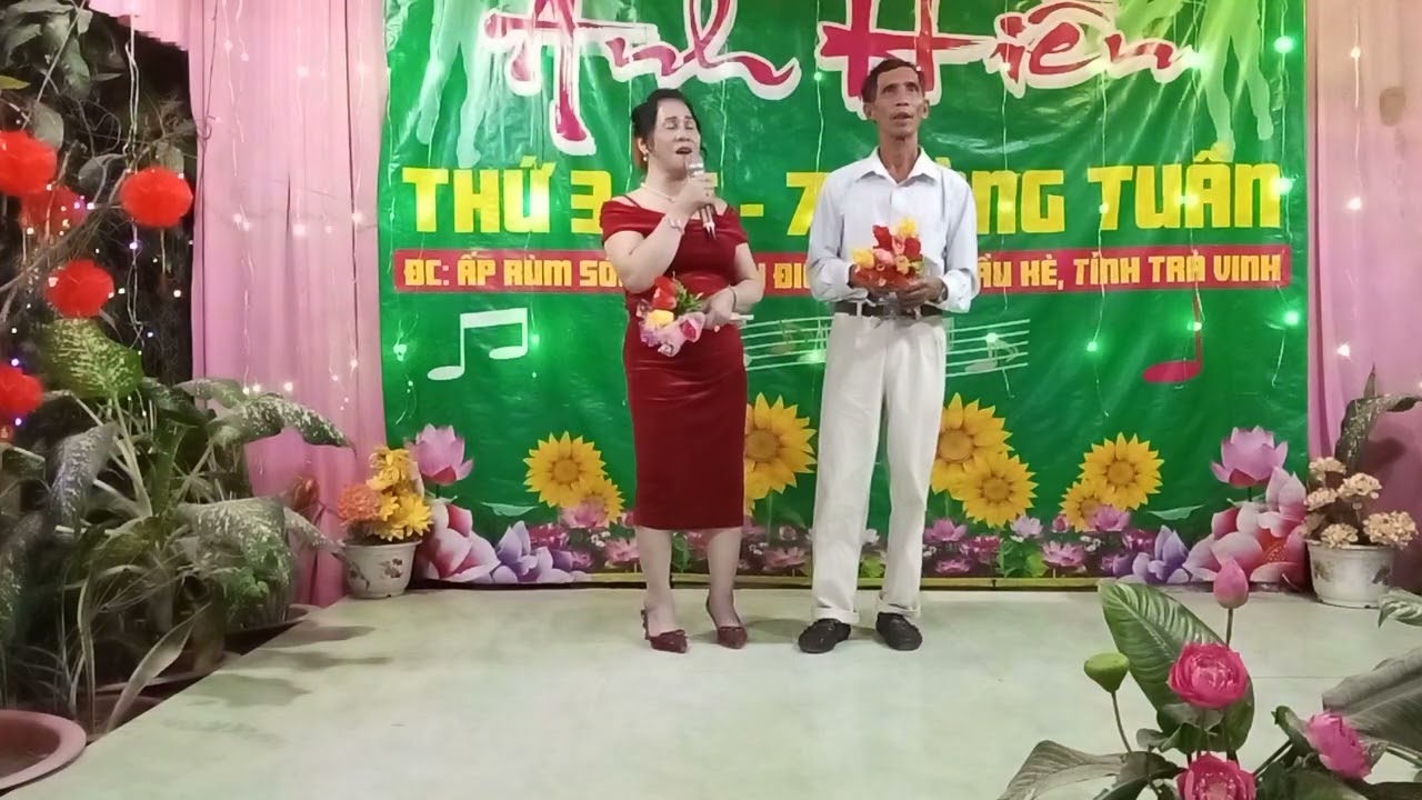 Thành ý huỳnh Việt trình bày ca khúc 