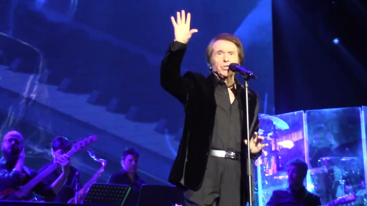 COMIENZO DEL SEGUNDO CONCIERTO DE RAPHAEL EN EL AUDITORIO FIBES DE SEVILLA - 