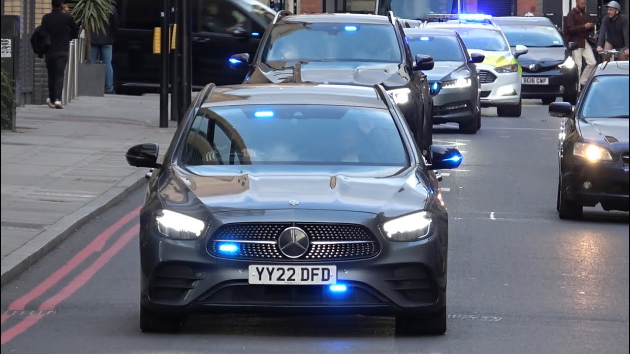 *CTSFO Deployment* Various Unmarked Vehicles Deploy In Convoy To A House Raid In Abbey Wood