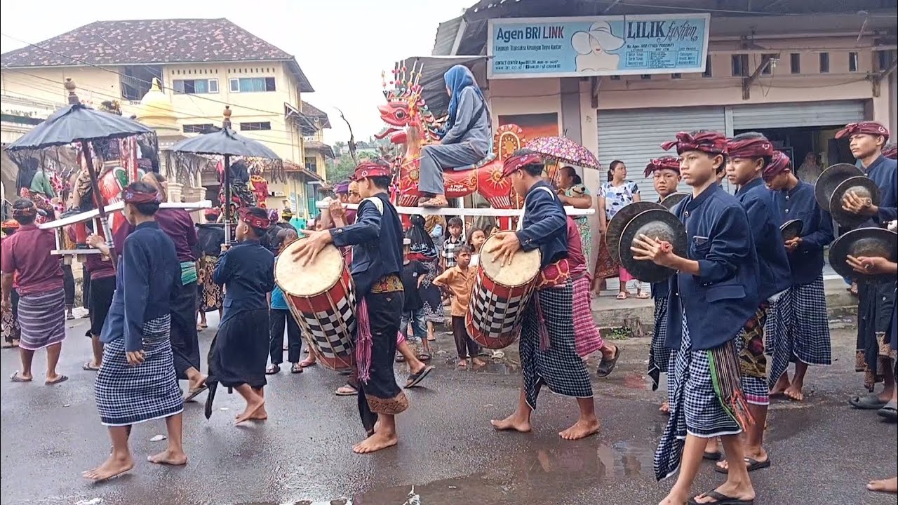 Merajean, Bersama Gong Gamelan...
