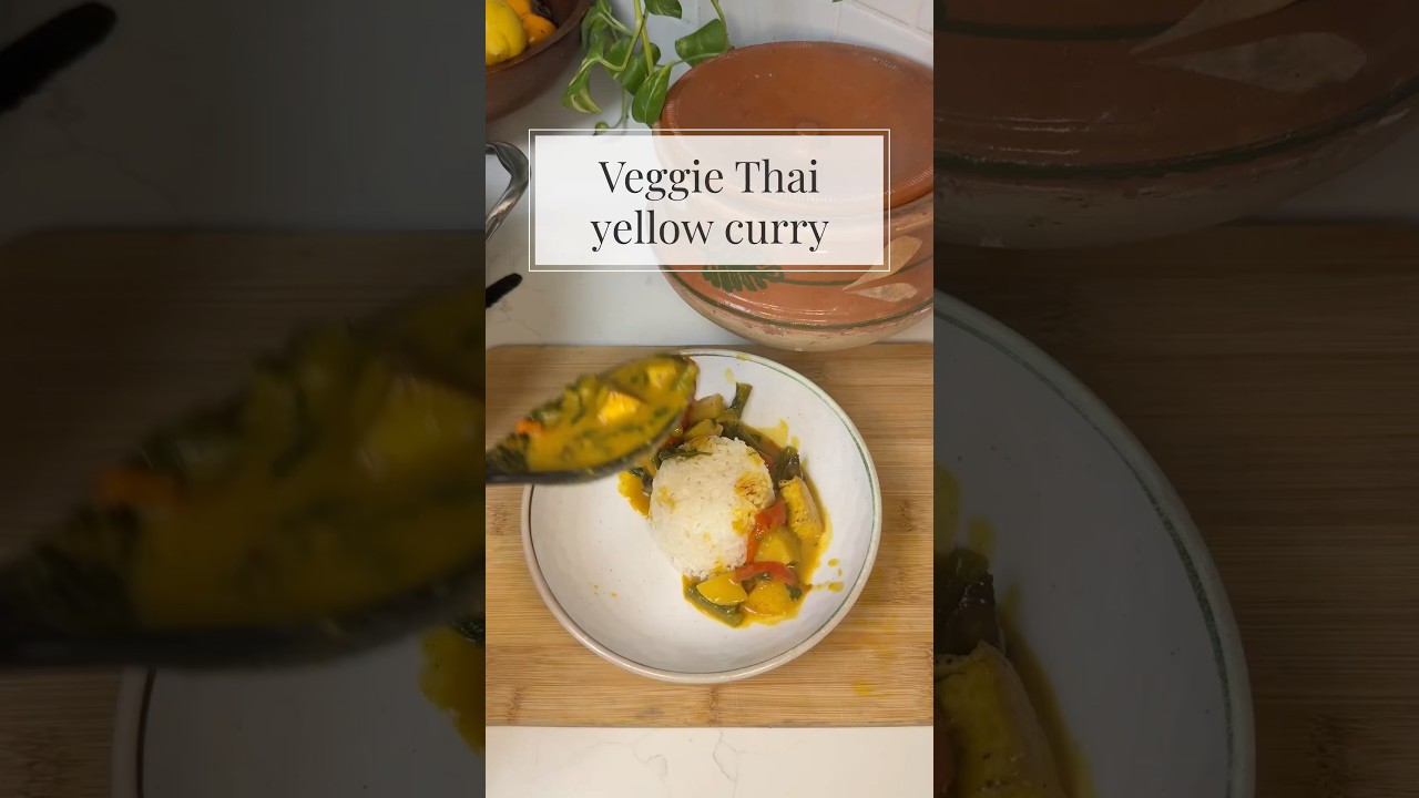 How to make veggie Thai curry #recipe #cooking #cookwithme #vegan #vegetarianrecipies #food #easy