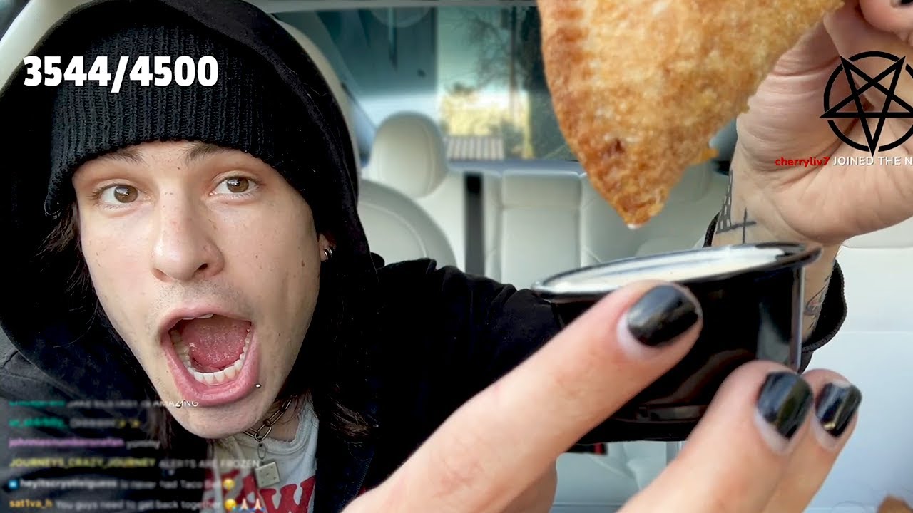 Taco Bell's New Cheesy Chicken Crispanada (Full Stream)