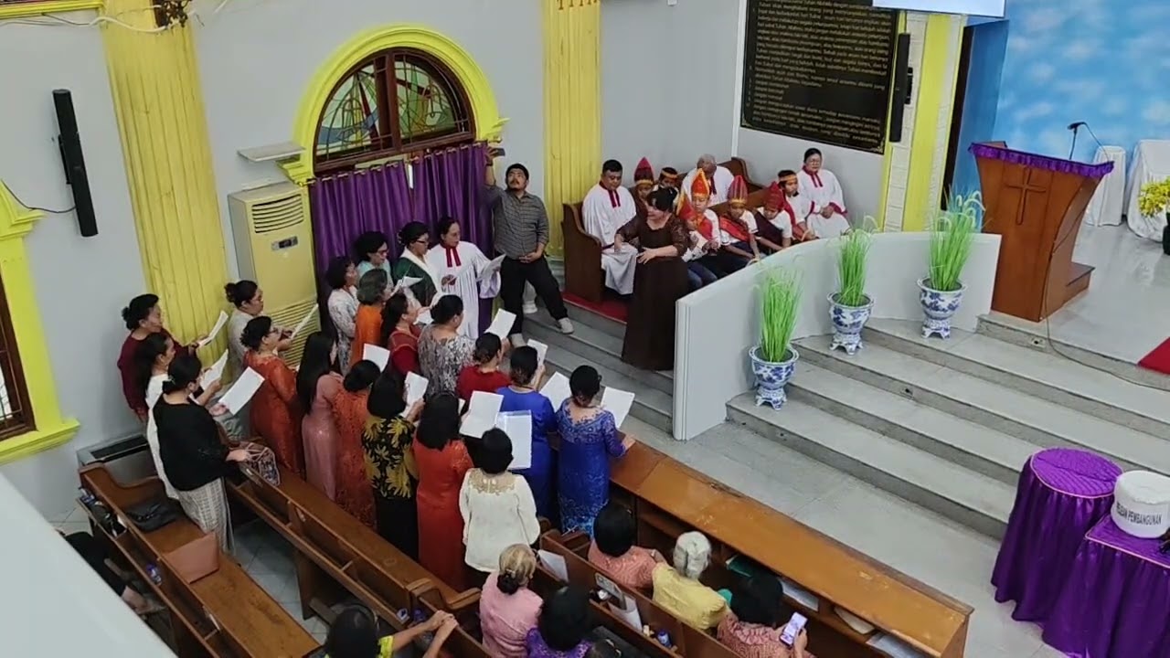 Koor Punguan Ina Kamis HKBP Sola Gratia Kayu Mas 