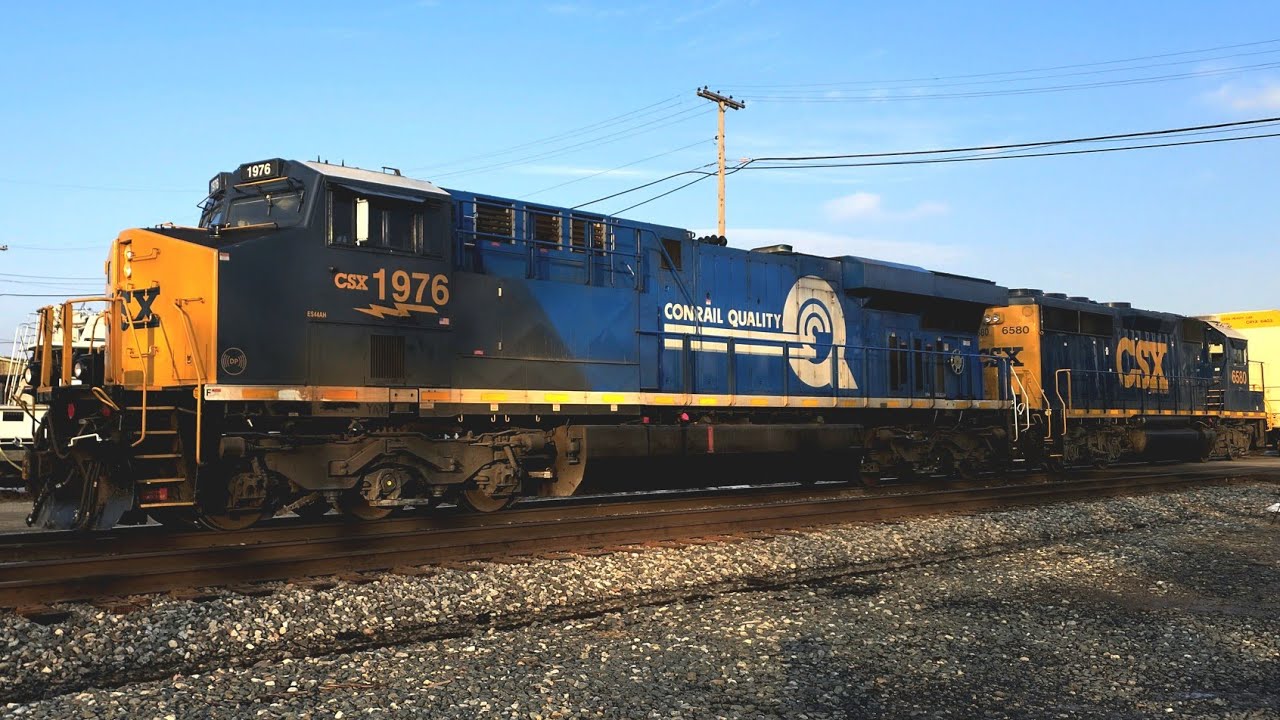 A Few CSX Trains at Fostoria, ft. the CSX Conrail Heritage Unit - 2/16/26