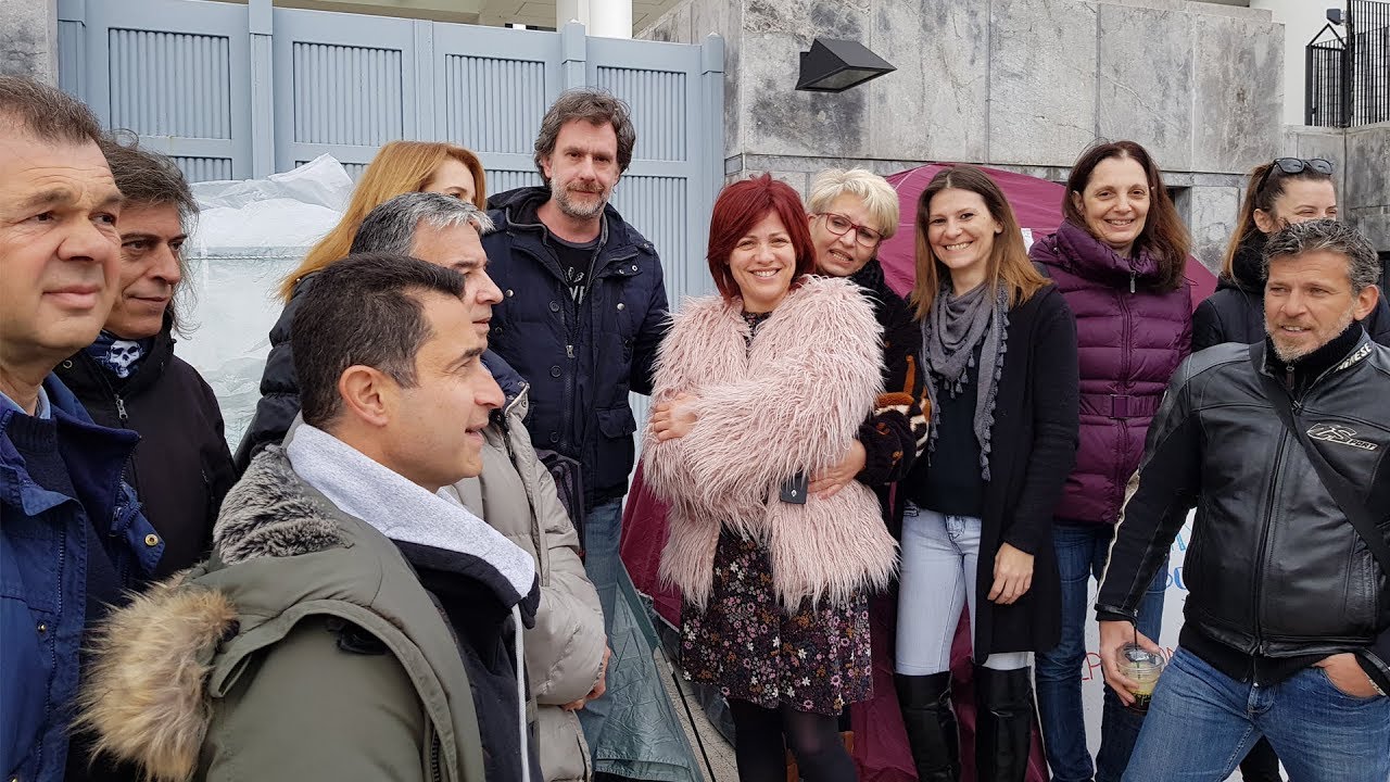 Εργαζόμενοι Mega: Τουμασάτου και Σταύρου στα αντίσκηνα της Motor Oil
