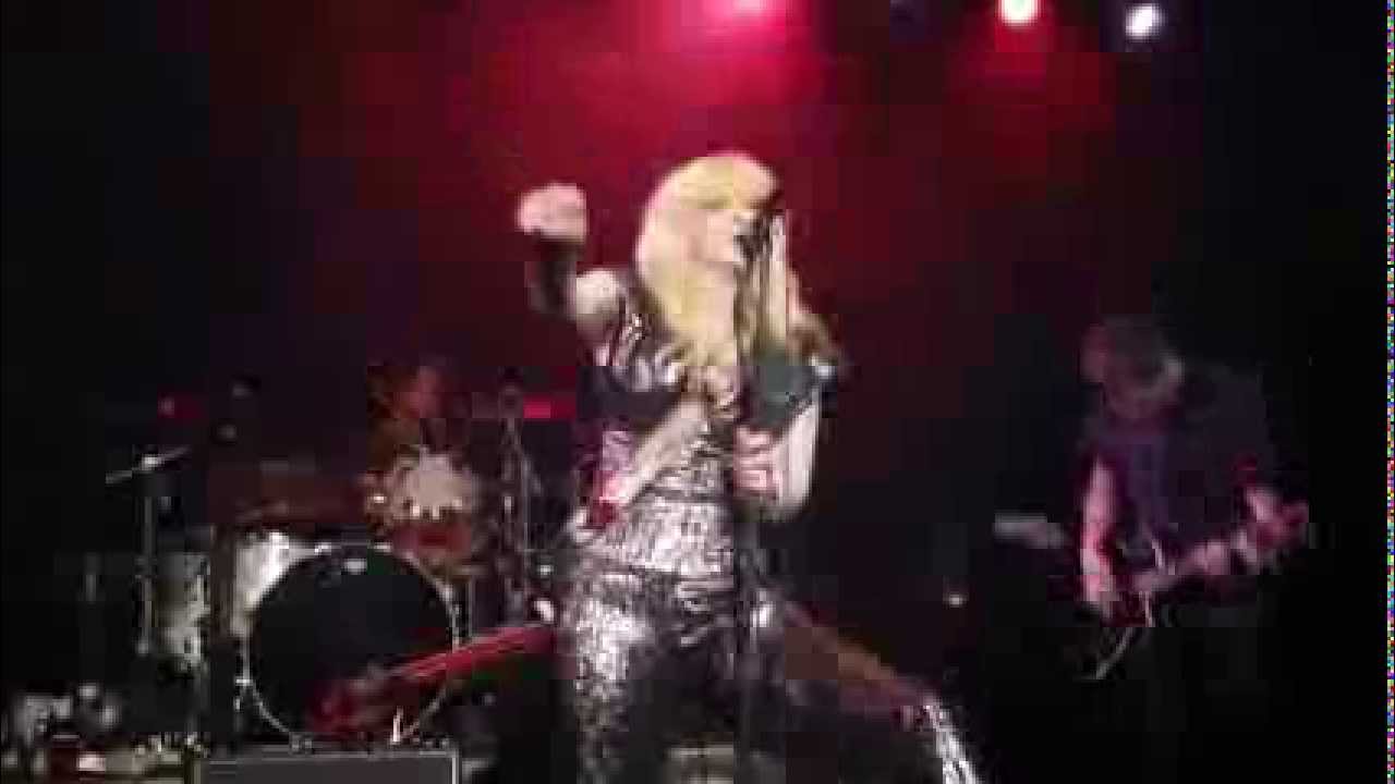 Courtney Love - Use Once & Destroy - Live in Petaluma