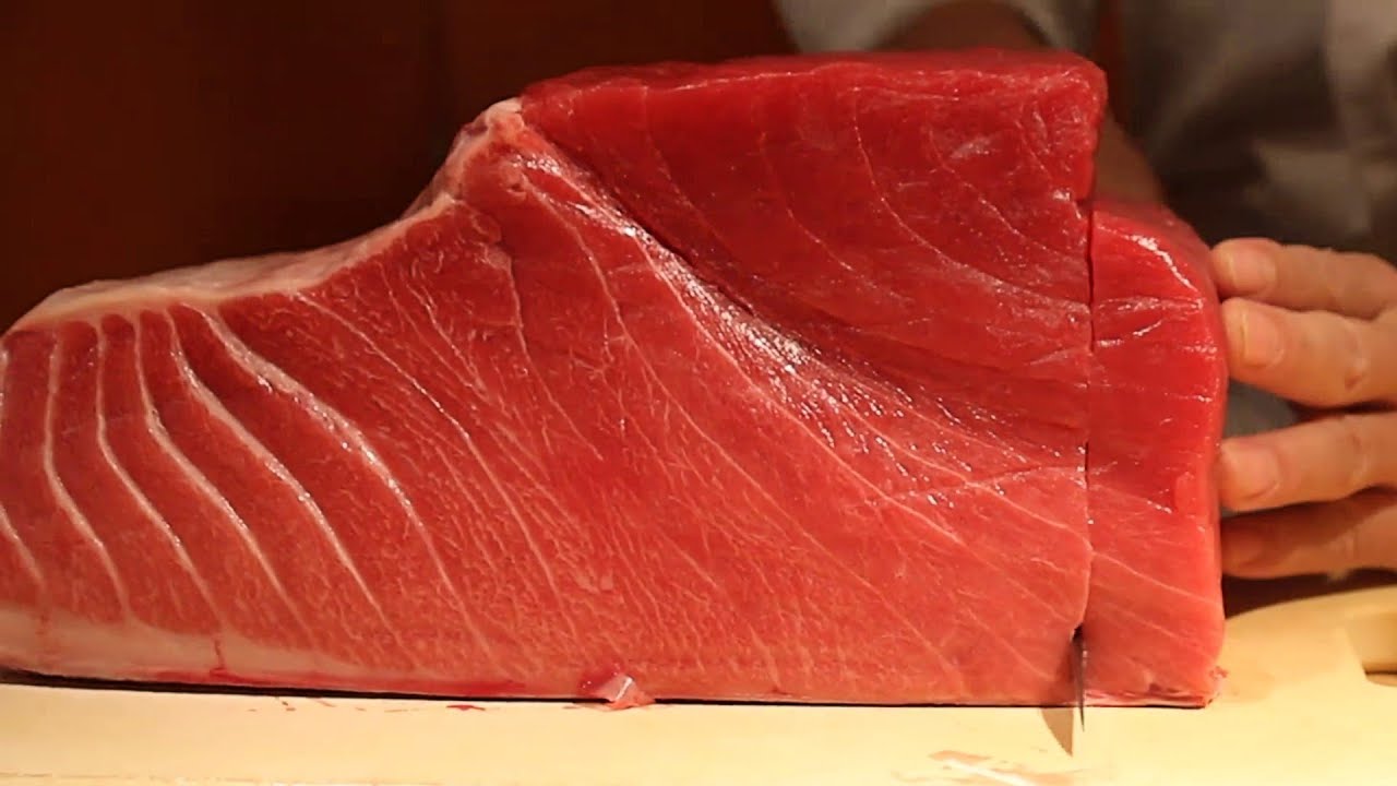 Rare Tuna Maguro Cutting Show  - Japanese Chef PROFISSIONAL CUTTING