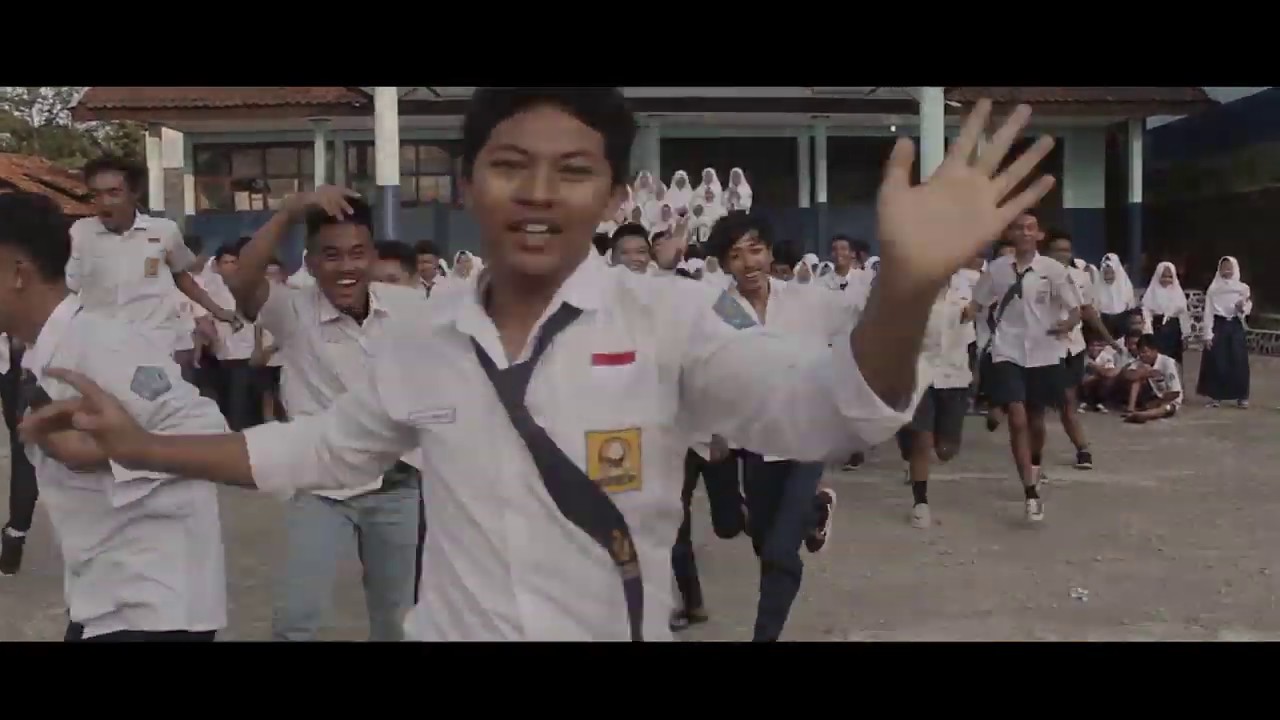 Smoke Bomb to SMPN 2 Tanjungkerta #smokebomb