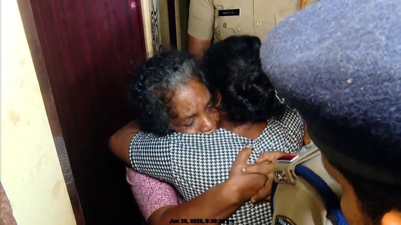 തെളിവെടുപ്പിനിടെ അമ്മയെ കെട്ടിപ്പിടിച്ച് പൊട്ടിക്കരഞ്ഞ് അനീഷ; വീട്ടിലെത്തിച്ച് തെളിവെടുപ്പ് നടത്തി