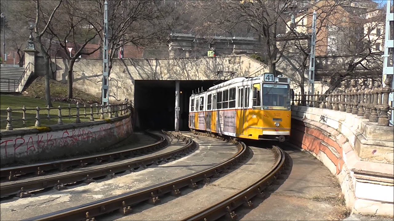 Tram tunnel under the Chain bridge - Straßenbahn Tunnel - Budapest