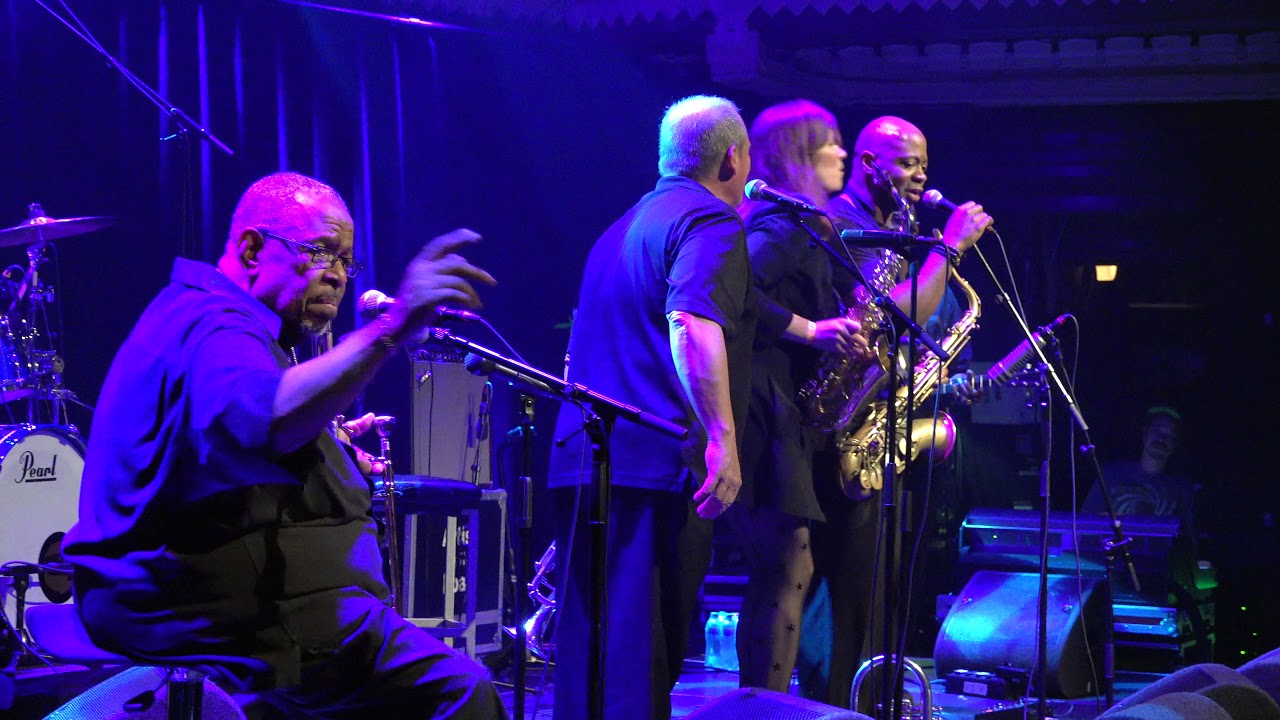 Fred Wesley & The New J.B.'s: Pass The Peas/Gimme Some Mo' at Paradiso