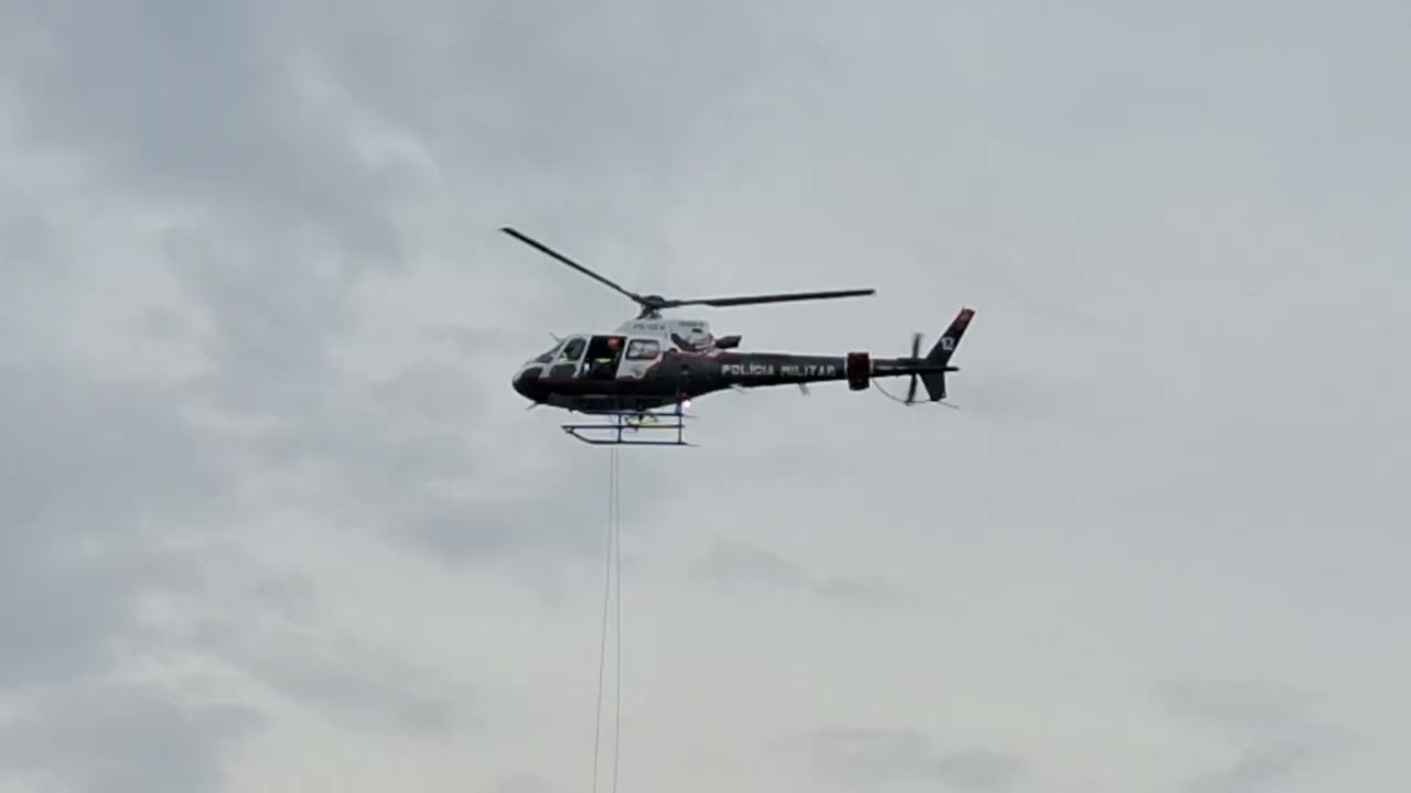 Helicóptero Esquilo no Domingo Aéreo 2025.