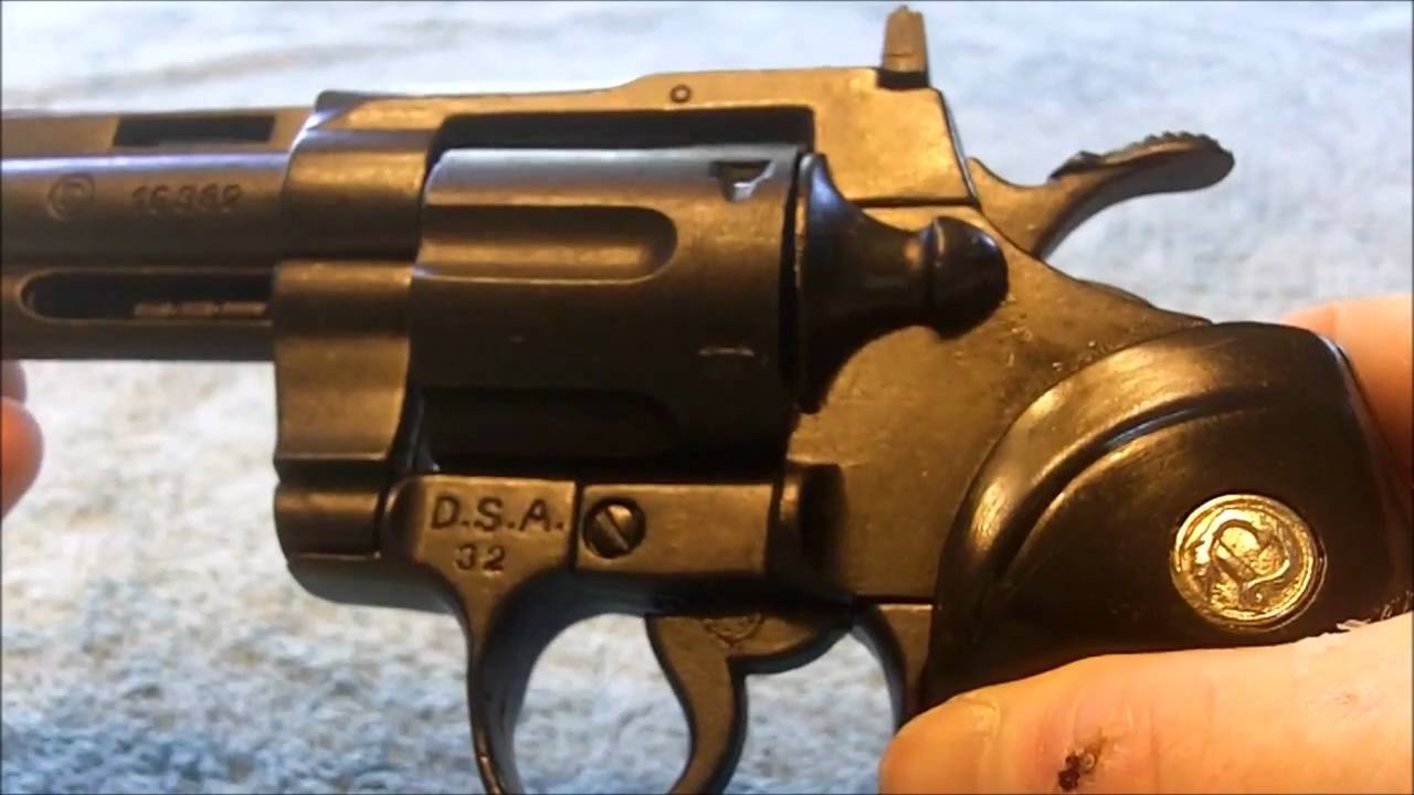 Нестреляющая копия пистолета Denix Colt Python