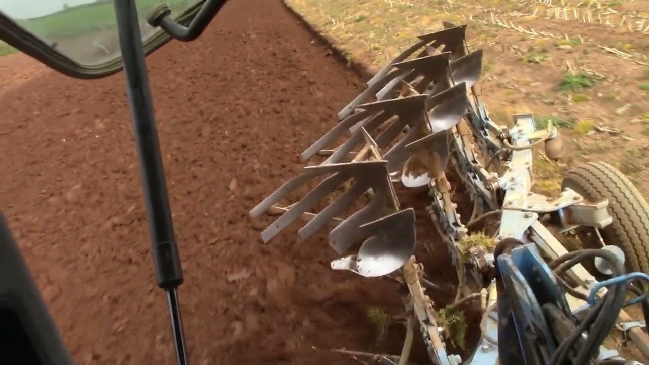 New Holland T6070 Ploughing