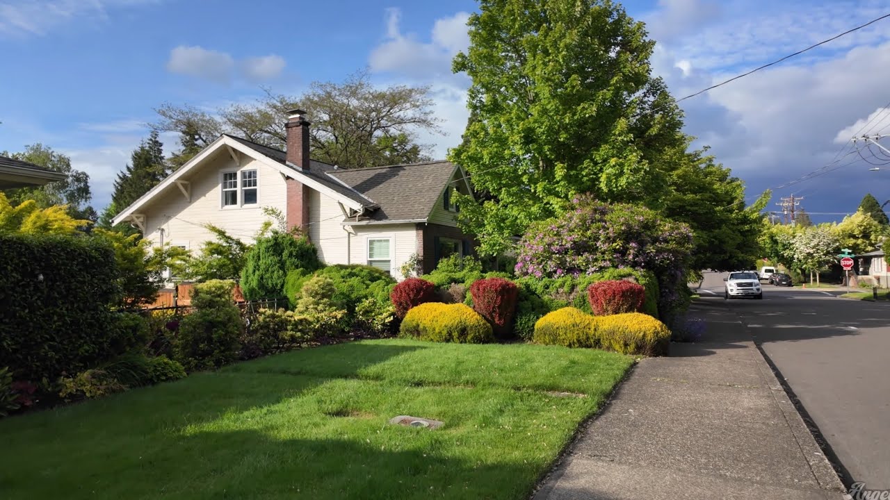 A Warm Spring Afternoon Walk in Sherwood, Oregon Neighborhood