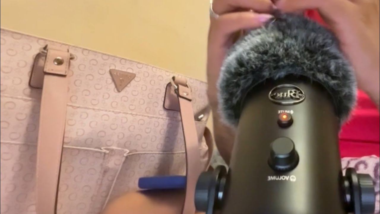 What’s in my bag ? ASMR ( fast and aggressive I guess )