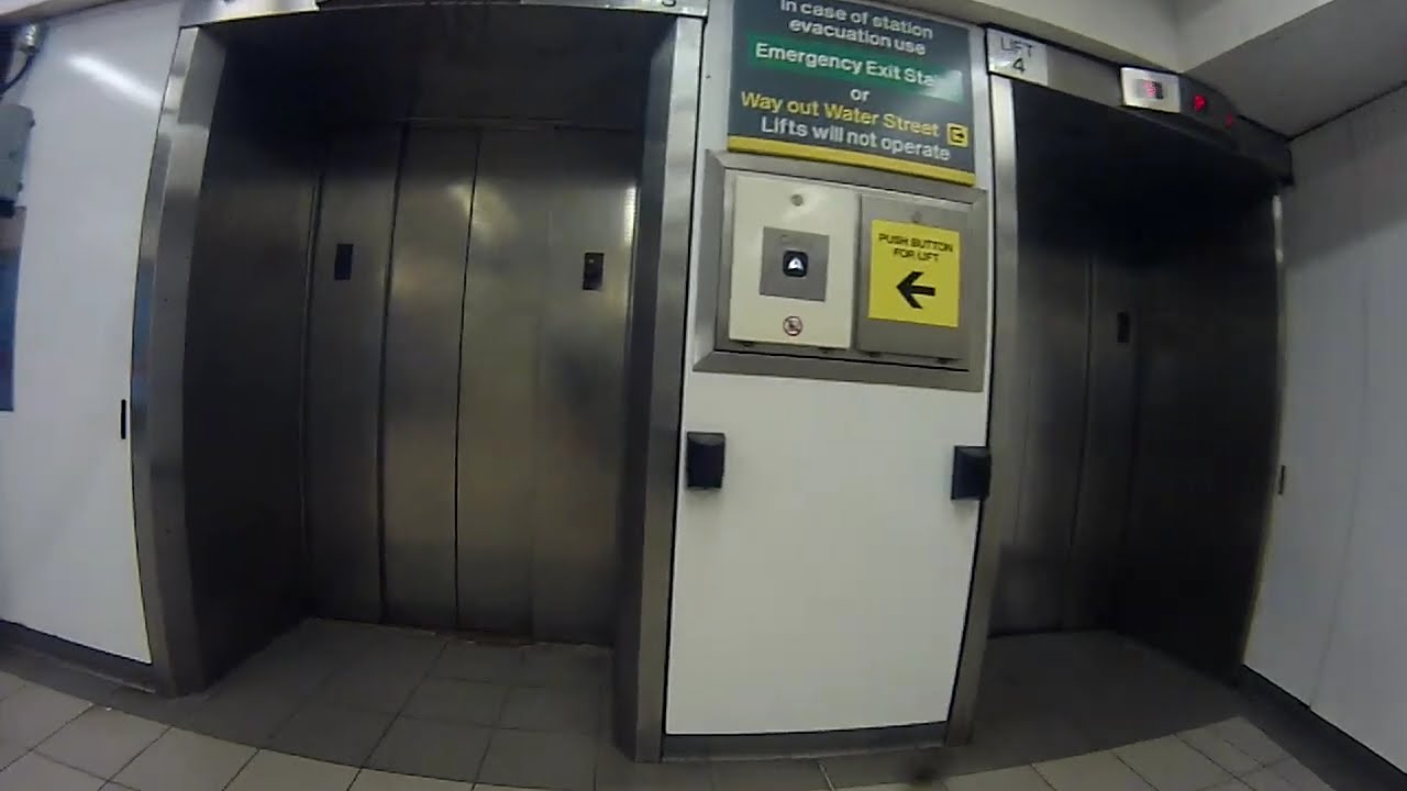 JAMES STREET STATION WIRRAL LINE  STEPS