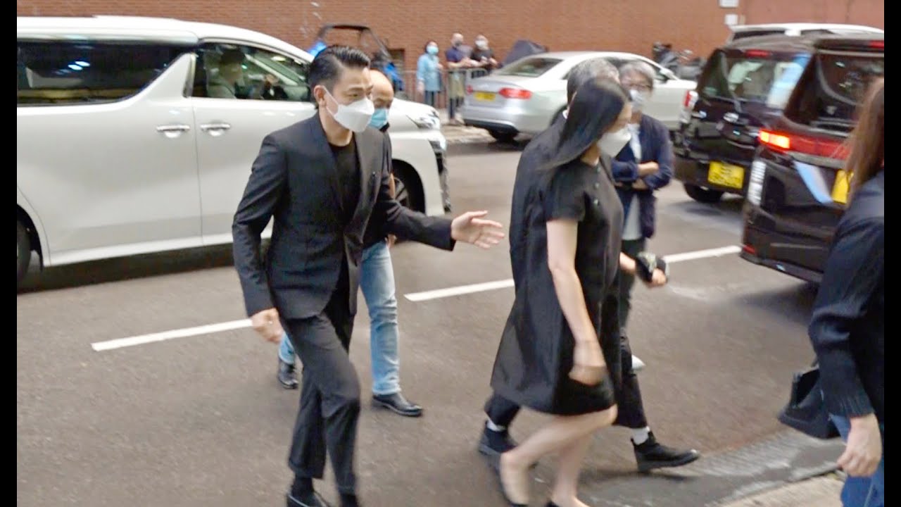 引起混亂！黃日華亡妻梁潔華設靈 劉德華攜朱麗倩到場致祭