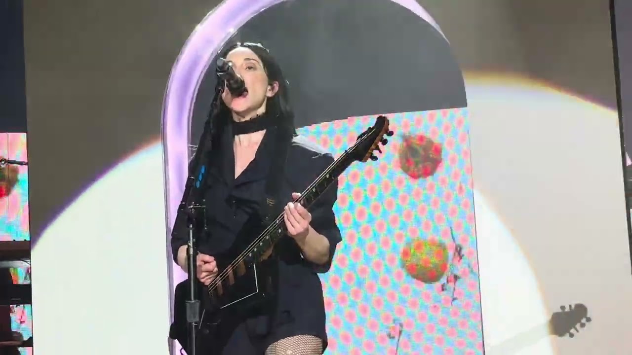 St. Vincent - Sugarboy [[Live at De Roma Antwerpen 04-06-2024]]