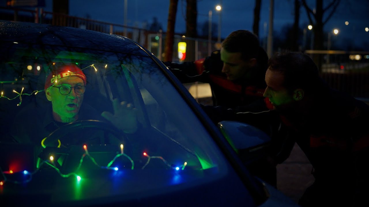 Kerst 2025: Arjan zoekt sfeer in het donker