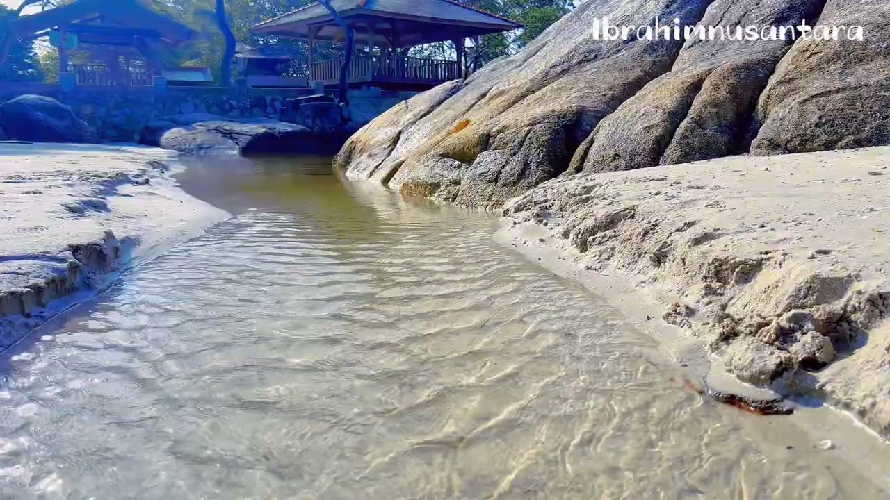 The clean white sand river makes your mind float, the chirping of the hurung, the river flows, ASMR