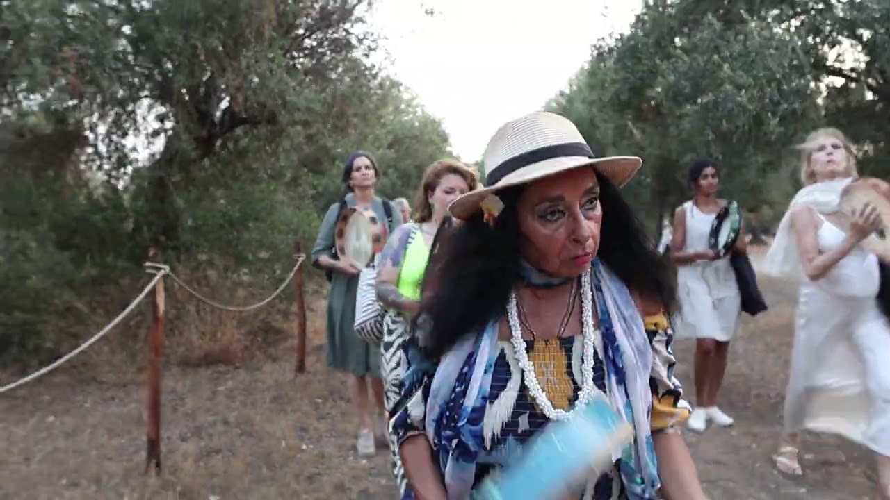 Alessandra group drumming Piscine di Venere Sicily
